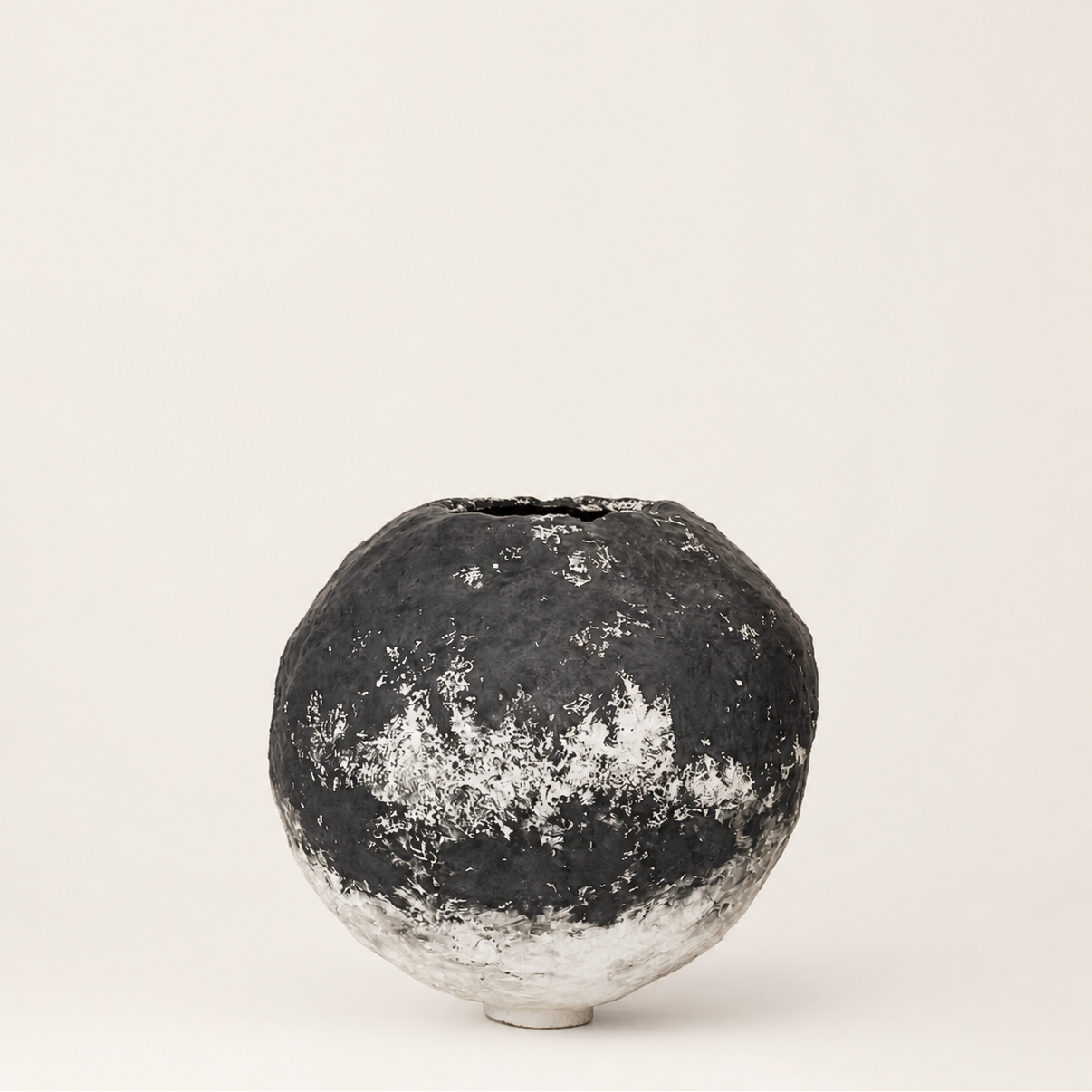 NOIR GRECIAN VESSEL